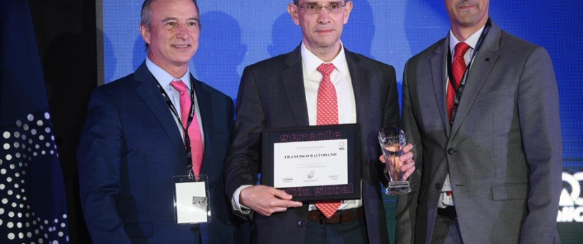 Francisco Baltodano galardonado por la Asociación de Gerentes de Guatemala
